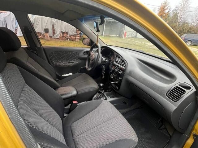 Желтый Дэу Сенс, объемом двигателя 1.5 л и пробегом 289 тыс. км за 1800 $, фото 2 на Automoto.ua