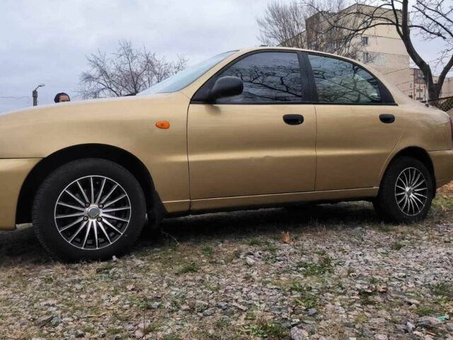 Желтый Дэу Сенс, объемом двигателя 1.6 л и пробегом 250 тыс. км за 2700 $, фото 1 на Automoto.ua