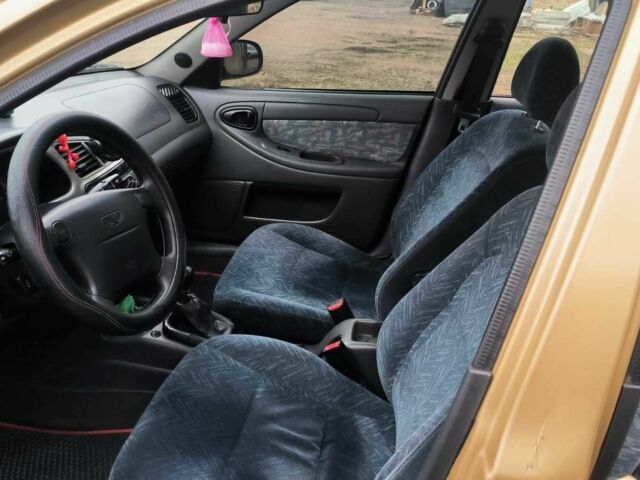 Желтый Дэу Сенс, объемом двигателя 1.6 л и пробегом 250 тыс. км за 2700 $, фото 4 на Automoto.ua