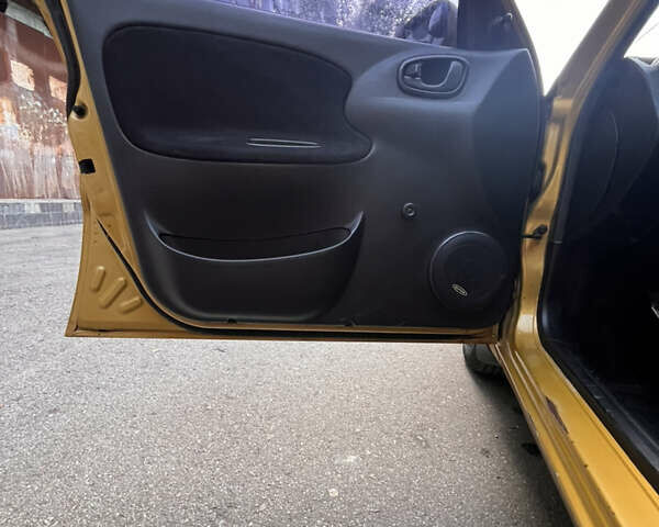 Желтый Дэу Сенс, объемом двигателя 1.3 л и пробегом 255 тыс. км за 2000 $, фото 6 на Automoto.ua