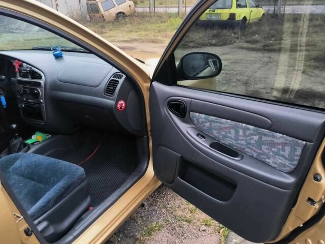 Желтый Дэу Сенс, объемом двигателя 1.6 л и пробегом 250 тыс. км за 2700 $, фото 6 на Automoto.ua