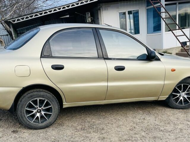 Желтый Дэу Сенс, объемом двигателя 1.3 л и пробегом 236 тыс. км за 1450 $, фото 4 на Automoto.ua