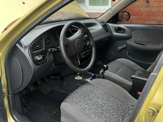 Желтый Дэу Сенс, объемом двигателя 1.5 л и пробегом 250 тыс. км за 1250 $, фото 4 на Automoto.ua