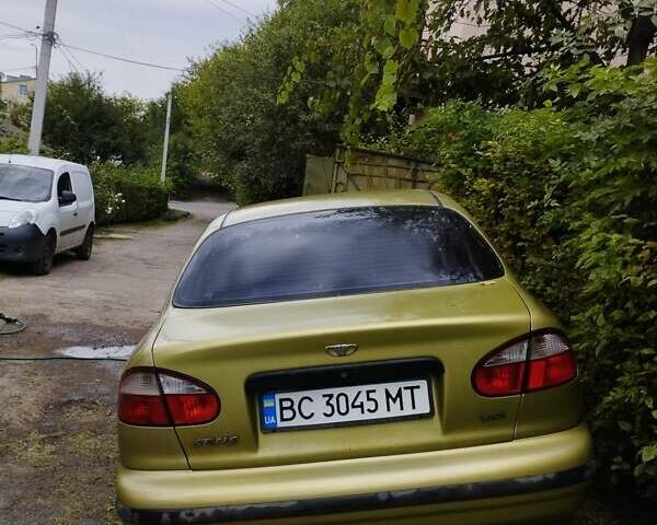 Желтый Дэу Сенс, объемом двигателя 1.3 л и пробегом 300 тыс. км за 800 $, фото 1 на Automoto.ua