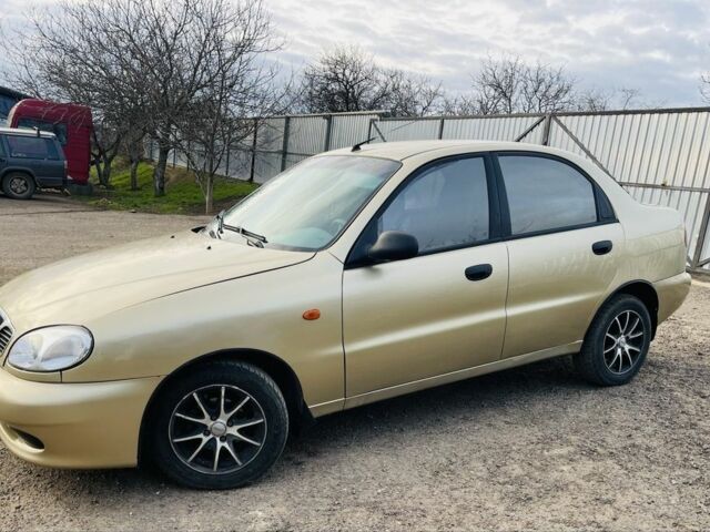Желтый Дэу Сенс, объемом двигателя 1.3 л и пробегом 236 тыс. км за 1450 $, фото 1 на Automoto.ua