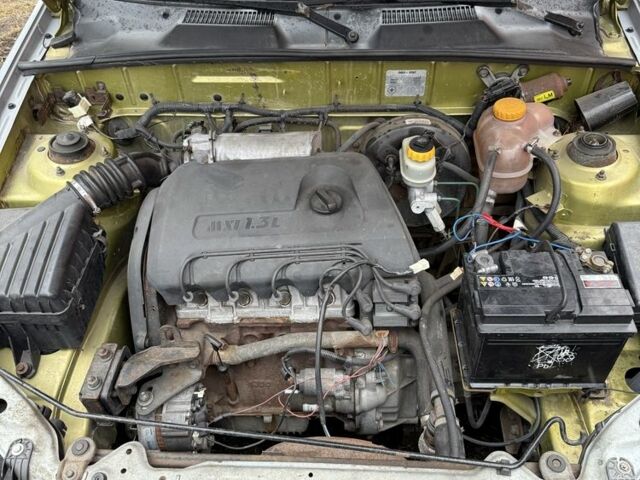 Желтый Дэу Сенс, объемом двигателя 1.3 л и пробегом 220 тыс. км за 1150 $, фото 4 на Automoto.ua