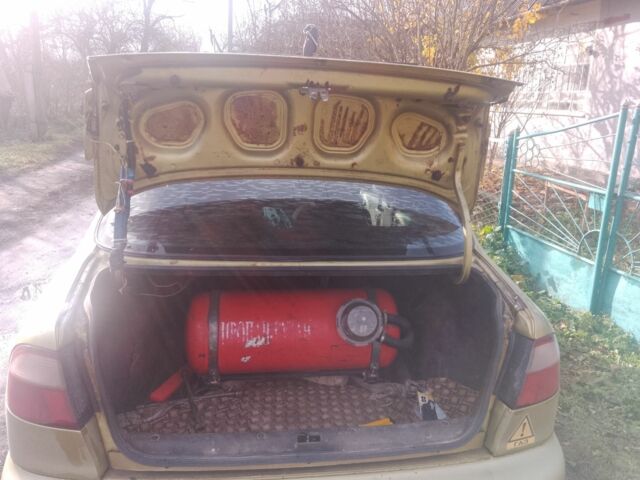 Желтый Дэу Сенс, объемом двигателя 1.4 л и пробегом 300 тыс. км за 1300 $, фото 5 на Automoto.ua