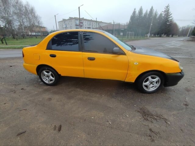 Желтый Дэу Сенс, объемом двигателя 1.4 л и пробегом 269 тыс. км за 1250 $, фото 1 на Automoto.ua