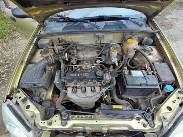 Желтый Дэу Сенс, объемом двигателя 1.5 л и пробегом 250 тыс. км за 1700 $, фото 6 на Automoto.ua