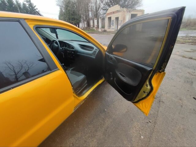 Желтый Дэу Сенс, объемом двигателя 1.4 л и пробегом 269 тыс. км за 1250 $, фото 5 на Automoto.ua