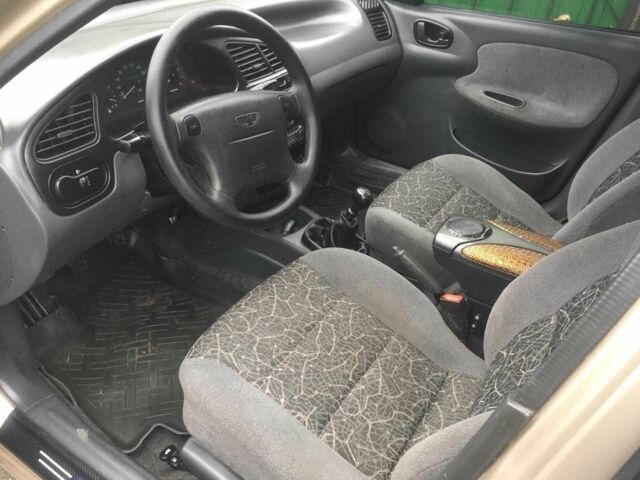 Желтый Дэу Сенс, объемом двигателя 1.6 л и пробегом 175 тыс. км за 2700 $, фото 5 на Automoto.ua