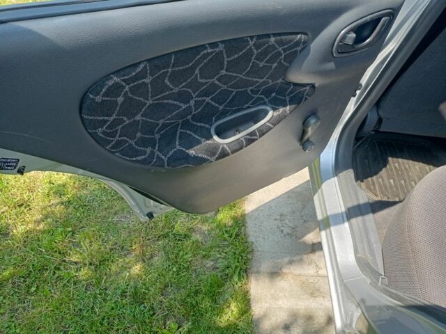Сірий Деу Сенс, об'ємом двигуна 1.6 л та пробігом 220 тис. км за 2000 $, фото 5 на Automoto.ua