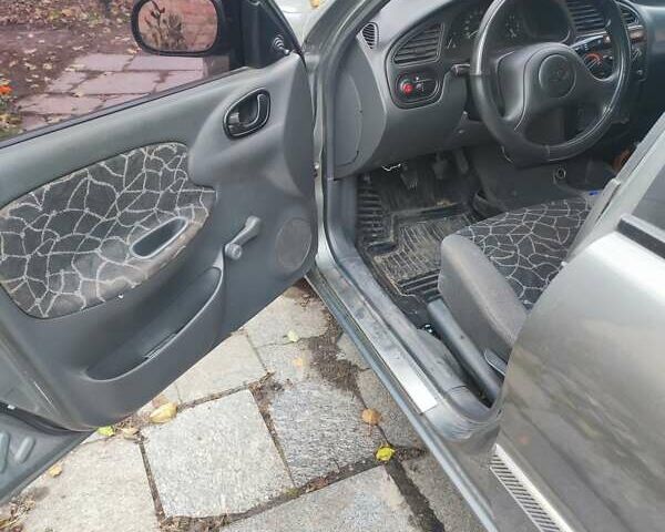 Деу Сенс 2002 у Кагарлыке на Automoto.ua Сірий Деу Сенс, об'ємом двигуна 1.3 л та пробігом 300 тис. км за 1500 $, фото 5 на Automoto.ua