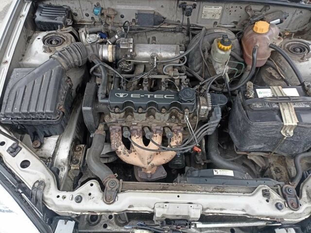 Серый Дэу Сенс, объемом двигателя 1.5 л и пробегом 306 тыс. км за 2000 $, фото 1 на Automoto.ua