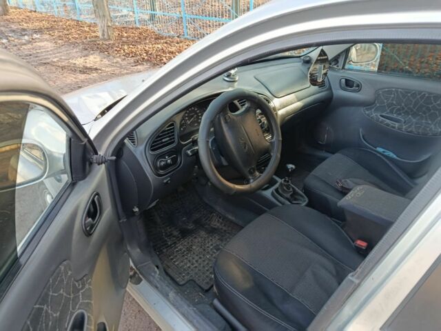 Серый Дэу Сенс, объемом двигателя 1.6 л и пробегом 340 тыс. км за 2000 $, фото 4 на Automoto.ua