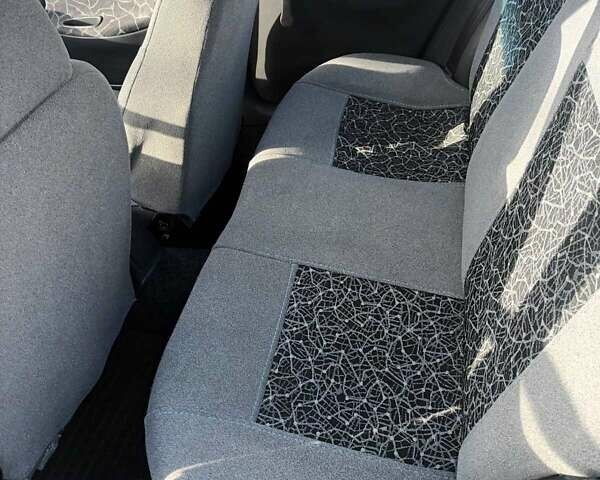 Деу Сенс 2003 у Мукачеве на Automoto.ua Сірий Деу Сенс, об'ємом двигуна 1.3 л та пробігом 179 тис. км за 1500 $, фото 9 на Automoto.ua