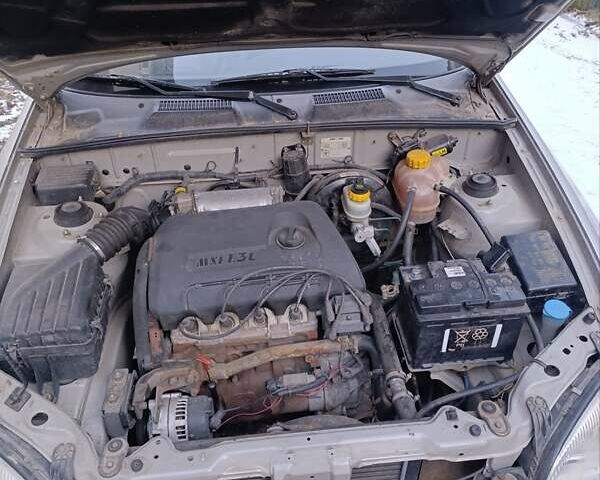 Сірий Деу Сенс, об'ємом двигуна 1.3 л та пробігом 130 тис. км за 2000 $, фото 4 на Automoto.ua