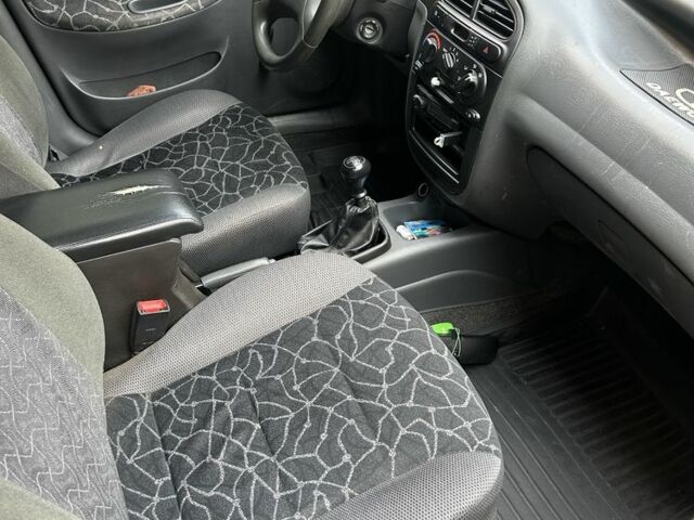 Сірий Деу Сенс, об'ємом двигуна 1.6 л та пробігом 236 тис. км за 1800 $, фото 4 на Automoto.ua