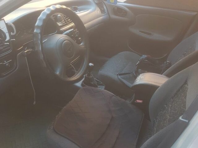 Сірий Деу Сенс, об'ємом двигуна 1.5 л та пробігом 270 тис. км за 2000 $, фото 4 на Automoto.ua