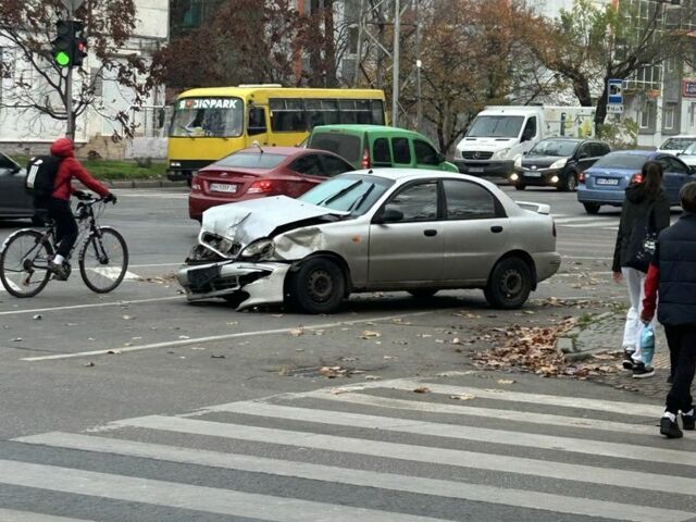 Сірий Деу Сенс, об'ємом двигуна 1.5 л та пробігом 300 тис. км за 800 $, фото 9 на Automoto.ua