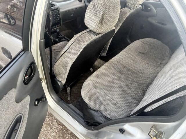 Сірий Деу Сенс, об'ємом двигуна 1.3 л та пробігом 300 тис. км за 1650 $, фото 5 на Automoto.ua