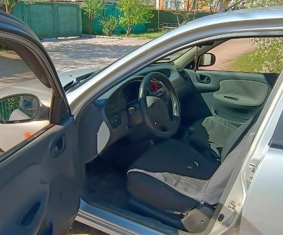 Серый Дэу Сенс, объемом двигателя 1.5 л и пробегом 230 тыс. км за 2600 $, фото 4 на Automoto.ua