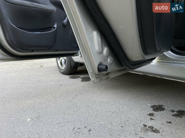 Деу Сенс 2005 у Кривому Розі на Automoto.ua Сірий Деу Сенс, об'ємом двигуна 1.3 л та пробігом 265 тис. км за 2400 $, фото 16 на Automoto.ua