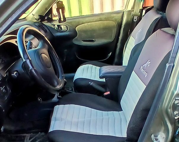 Сірий Деу Сенс, об'ємом двигуна 1.6 л та пробігом 270 тис. км за 2000 $, фото 3 на Automoto.ua