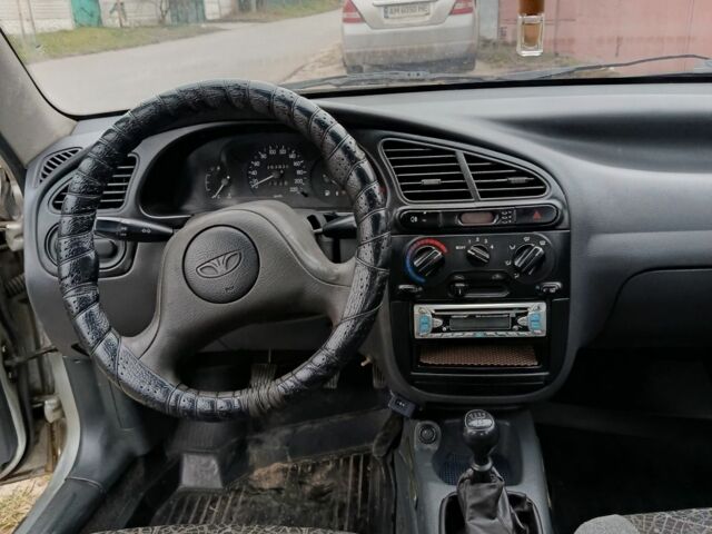 Серый Дэу Сенс, объемом двигателя 1.5 л и пробегом 257 тыс. км за 1999 $, фото 4 на Automoto.ua