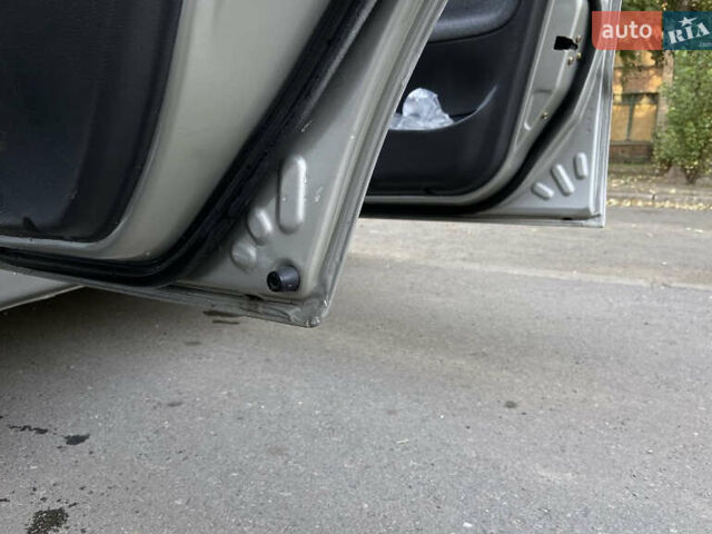 Деу Сенс 2005 у Кривому Розі на Automoto.ua Сірий Деу Сенс, об'ємом двигуна 1.3 л та пробігом 265 тис. км за 2400 $, фото 15 на Automoto.ua