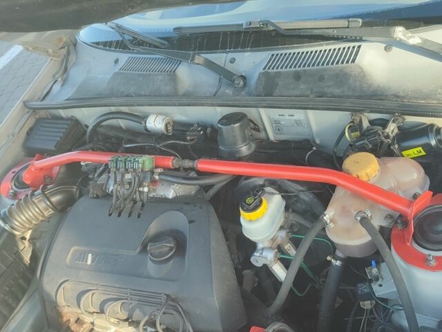 Деу Сенс 2005 у Умани на Automoto.ua Сірий Деу Сенс, об'ємом двигуна 1.3 л та пробігом 240 тис. км за 1950 $, фото 3 на Automoto.ua