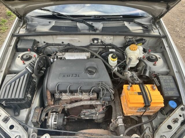 Сірий Деу Сенс, об'ємом двигуна 1.3 л та пробігом 300 тис. км за 1650 $, фото 6 на Automoto.ua