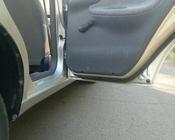Сірий Деу Сенс, об'ємом двигуна 1.3 л та пробігом 90 тис. км за 2200 $, фото 7 на Automoto.ua