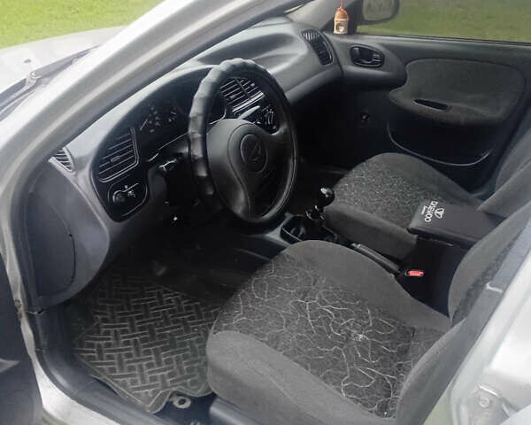 Сірий Деу Сенс, об'ємом двигуна 1.5 л та пробігом 193 тис. км за 2000 $, фото 6 на Automoto.ua