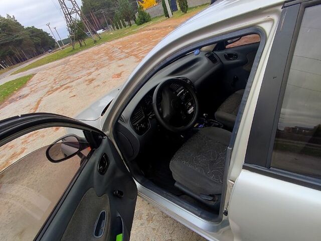 Деу Сенс 2006 у Славуте на Automoto.ua Сірий Деу Сенс, об'ємом двигуна 1.3 л та пробігом 250 тис. км за 1599 $, фото 4 на Automoto.ua