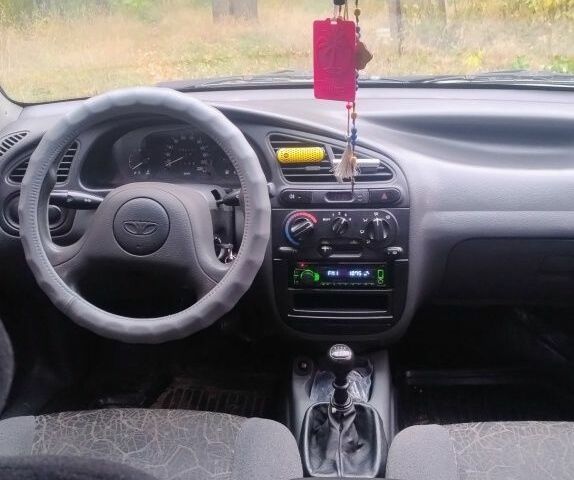 Сірий Деу Сенс, об'ємом двигуна 1.5 л та пробігом 30 тис. км за 2000 $, фото 1 на Automoto.ua