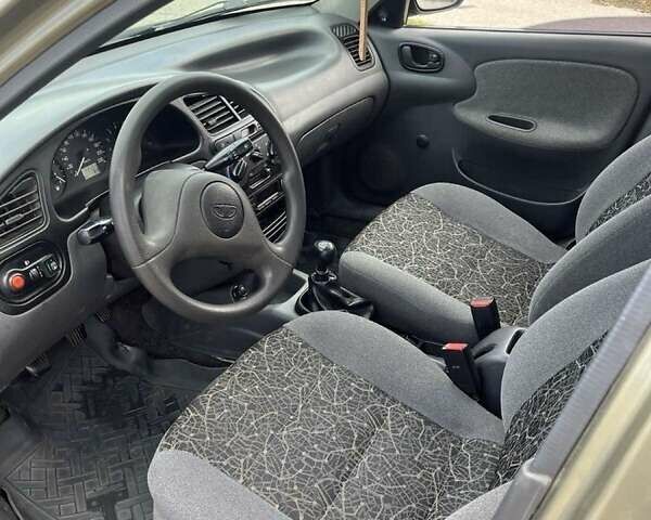 Сірий Деу Сенс, об'ємом двигуна 1.4 л та пробігом 137 тис. км за 2800 $, фото 4 на Automoto.ua