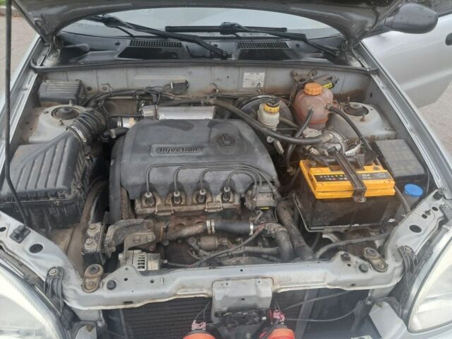 Сірий Деу Сенс, об'ємом двигуна 1.4 л та пробігом 135 тис. км за 2000 $, фото 4 на Automoto.ua