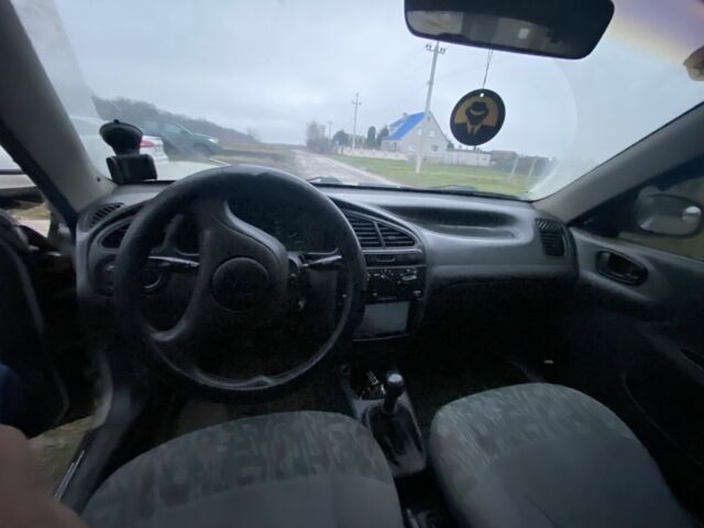 Серый Дэу Сенс, объемом двигателя 1.5 л и пробегом 300 тыс. км за 2000 $, фото 5 на Automoto.ua