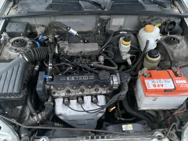 Серый Дэу Сенс, объемом двигателя 1.5 л и пробегом 300 тыс. км за 2000 $, фото 4 на Automoto.ua