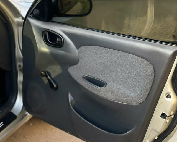 Сірий Деу Сенс, об'ємом двигуна 1.35 л та пробігом 200 тис. км за 1650 $, фото 2 на Automoto.ua