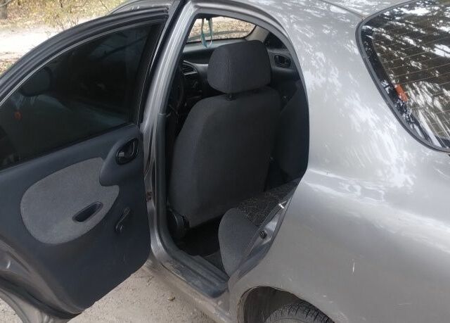 Сірий Деу Сенс, об'ємом двигуна 1.4 л та пробігом 222 тис. км за 2200 $, фото 3 на Automoto.ua