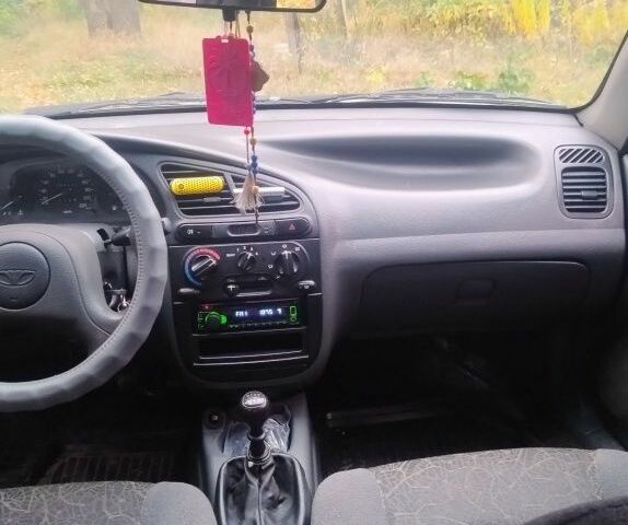 Сірий Деу Сенс, об'ємом двигуна 1.5 л та пробігом 30 тис. км за 2000 $, фото 2 на Automoto.ua