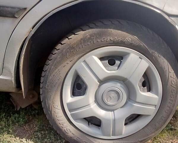 Серый Дэу Сенс, объемом двигателя 1 л и пробегом 250 тыс. км за 1500 $, фото 2 на Automoto.ua