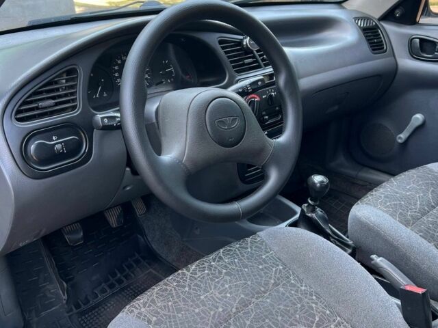 Сірий Деу Сенс, об'ємом двигуна 1.5 л та пробігом 202 тис. км за 3007 $, фото 2 на Automoto.ua