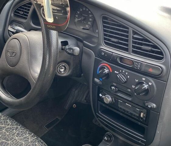 Сірий Деу Сенс, об'ємом двигуна 1.5 л та пробігом 145 тис. км за 2200 $, фото 5 на Automoto.ua