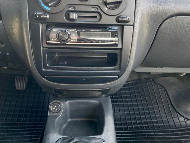 Серый Дэу Сенс, объемом двигателя 1.5 л и пробегом 250 тыс. км за 2000 $, фото 18 на Automoto.ua