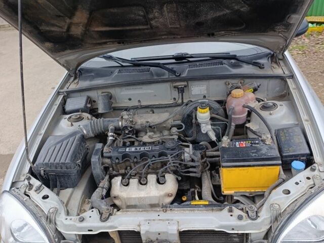 Сірий Деу Сенс, об'ємом двигуна 1.5 л та пробігом 270 тис. км за 2000 $, фото 4 на Automoto.ua