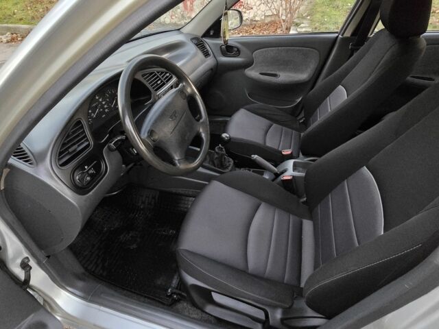 Сірий Деу Сенс, об'ємом двигуна 1.6 л та пробігом 240 тис. км за 2699 $, фото 3 на Automoto.ua