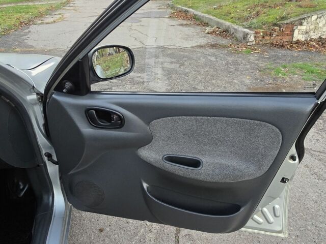 Сірий Деу Сенс, об'ємом двигуна 1.6 л та пробігом 240 тис. км за 2699 $, фото 8 на Automoto.ua